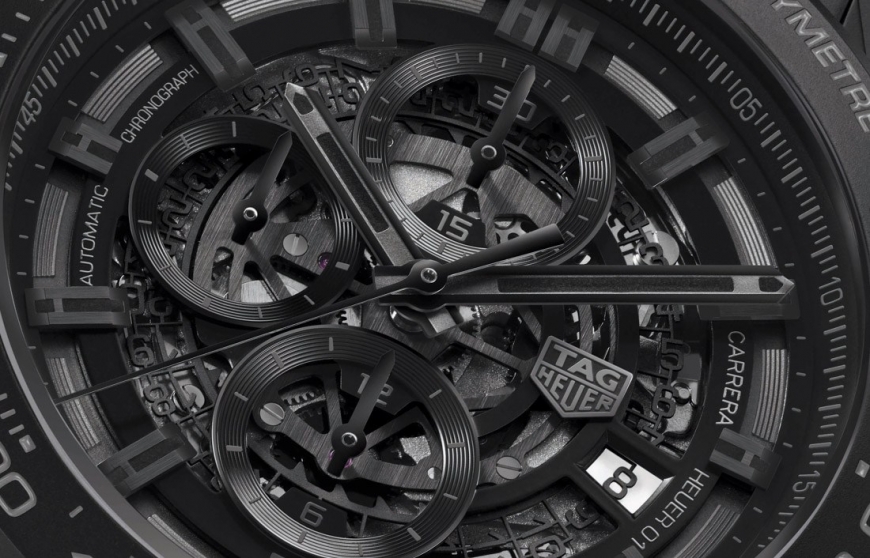 Misztikus fekete TAG Heuer Carrera saját fejlesztésű óraszerkezettel